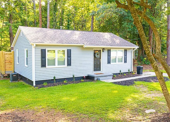Homey Bungalow Convenient To Marietta And I-75!