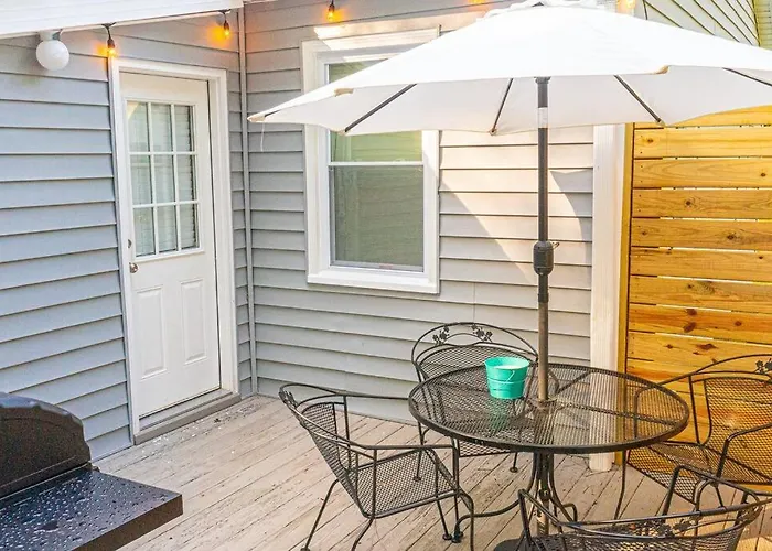 Homey Bungalow Convenient To Marietta And I-75!