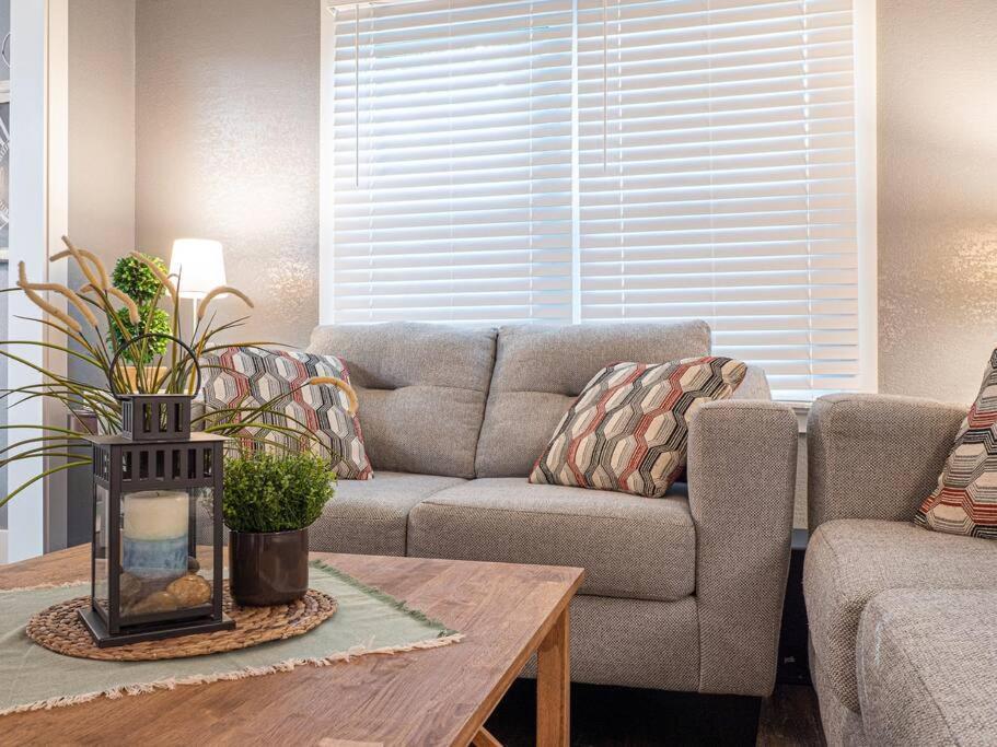 Homey Convenient To And I-75! * Marietta