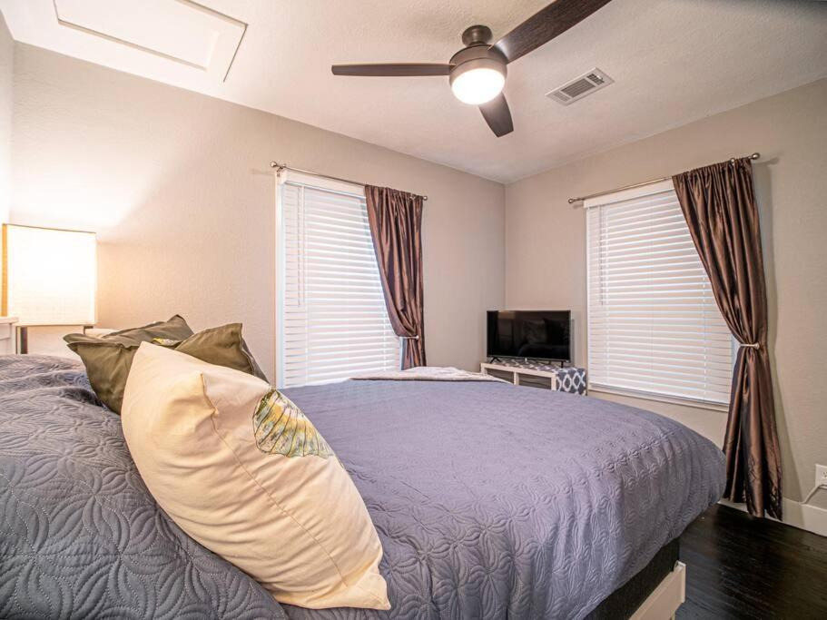 Homey Convenient To And I-75! *